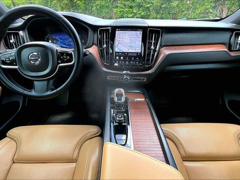 Used 2023 Volvo XC60 B5 Ultimate w/ Climate Package FWD image 20