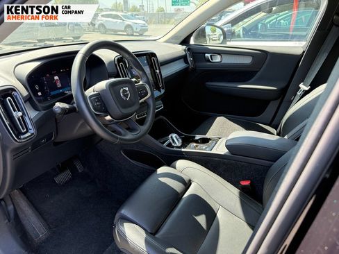 Used 2025 Volvo XC40 B5 Plus AWD/4WD image 3