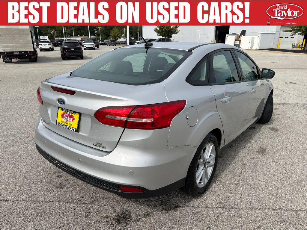 Used 2015 Ford Focus SE w/ SE Cold Weather Package FWD image 3