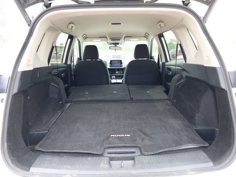 Used 2025 Nissan Rogue SV image 31