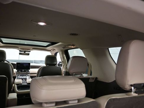 Used 2024 Lincoln Navigator Premiere AWD/4WD image 25