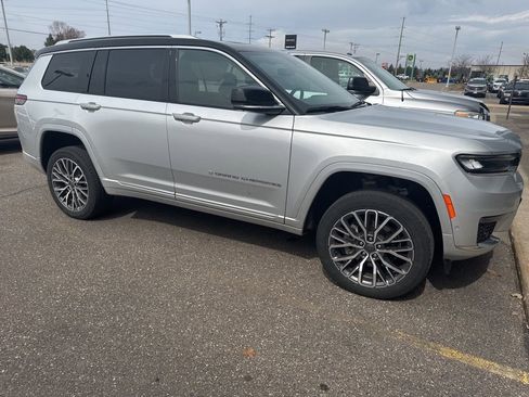 Used 2022 Jeep Grand Cherokee L Summit image 10