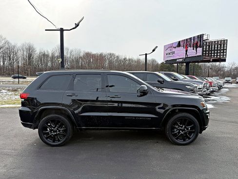 Used 2018 Jeep Grand Cherokee Altitude image 10