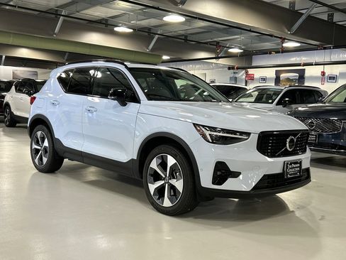 Certified 2026 Volvo XC40 B5 Plus AWD/4WD image 1