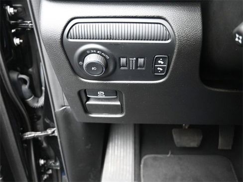 Used 2023 Jeep Wagoneer L Series II image 16