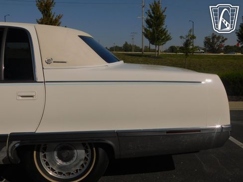 Used 1995 Cadillac Fleetwood Brougham RWD image 29