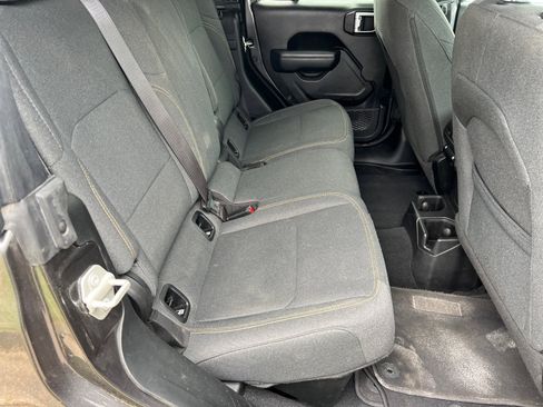 Used 2024 Jeep Gladiator Sport image 14