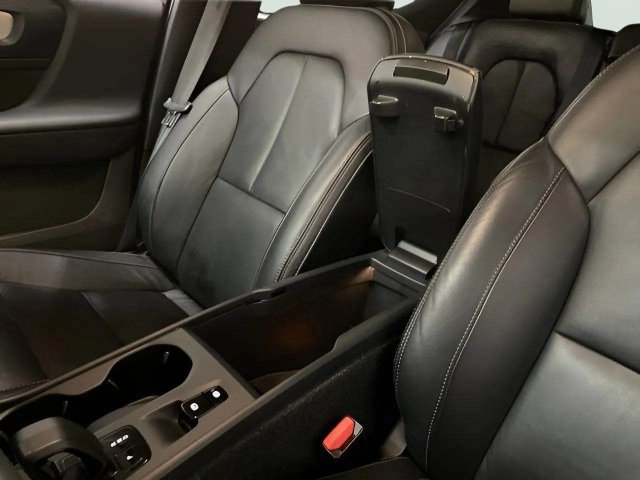Used 2023 Volvo XC40 B4 Core w/ Convenience Package FWD image 81