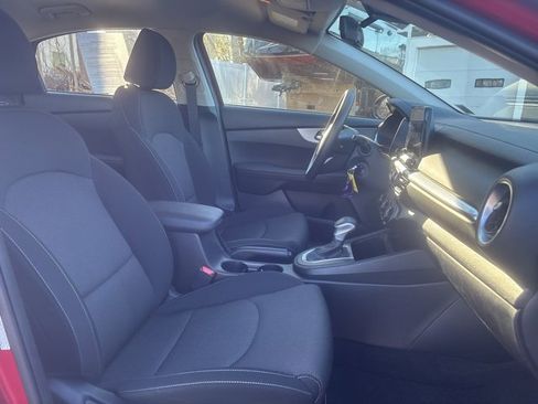 Used 2023 Kia Forte LXS w/ LXS Technology Package image 17
