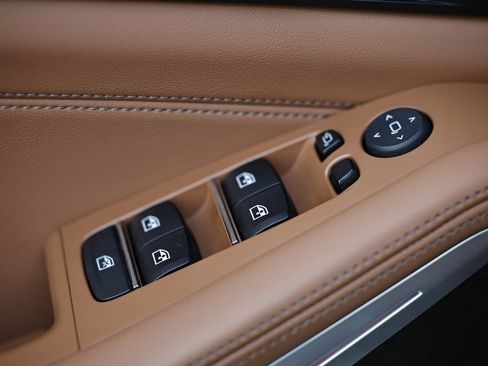 Used 2023 BMW X5 xDrive45e w/ M Sport Package image 17