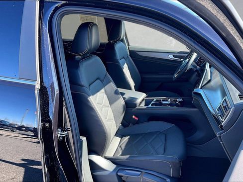 Used 2024 Volkswagen Atlas Cross Sport SE w/ Panoramic Sunroof Package image 31