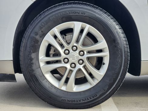 Used 2021 Buick Enclave Essence image 11