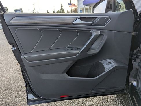 Certified 2022 Volkswagen Tiguan SEL R-Line image 10