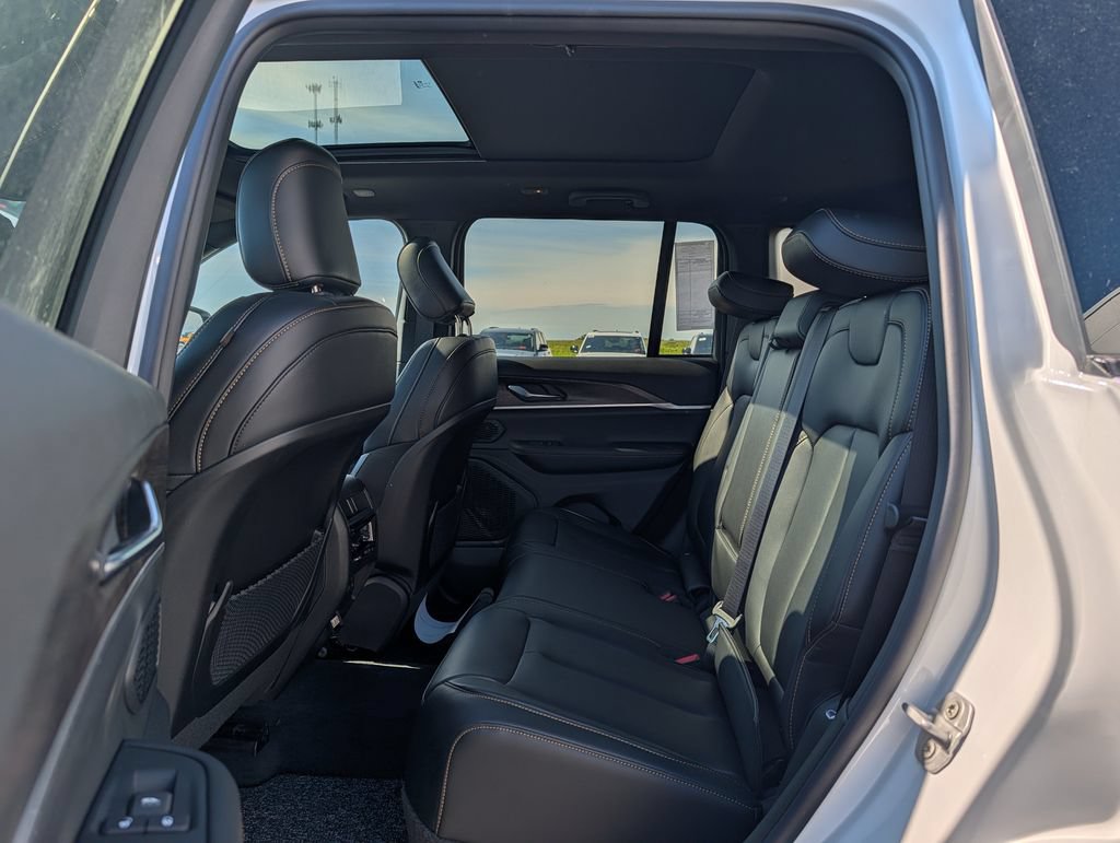 New 2026 Jeep Grand Cherokee Limited AWD/4WD image 6