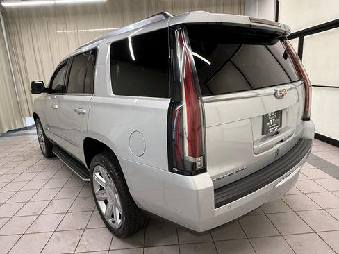 Used 2017 Cadillac Escalade Luxury AWD/4WD image 8