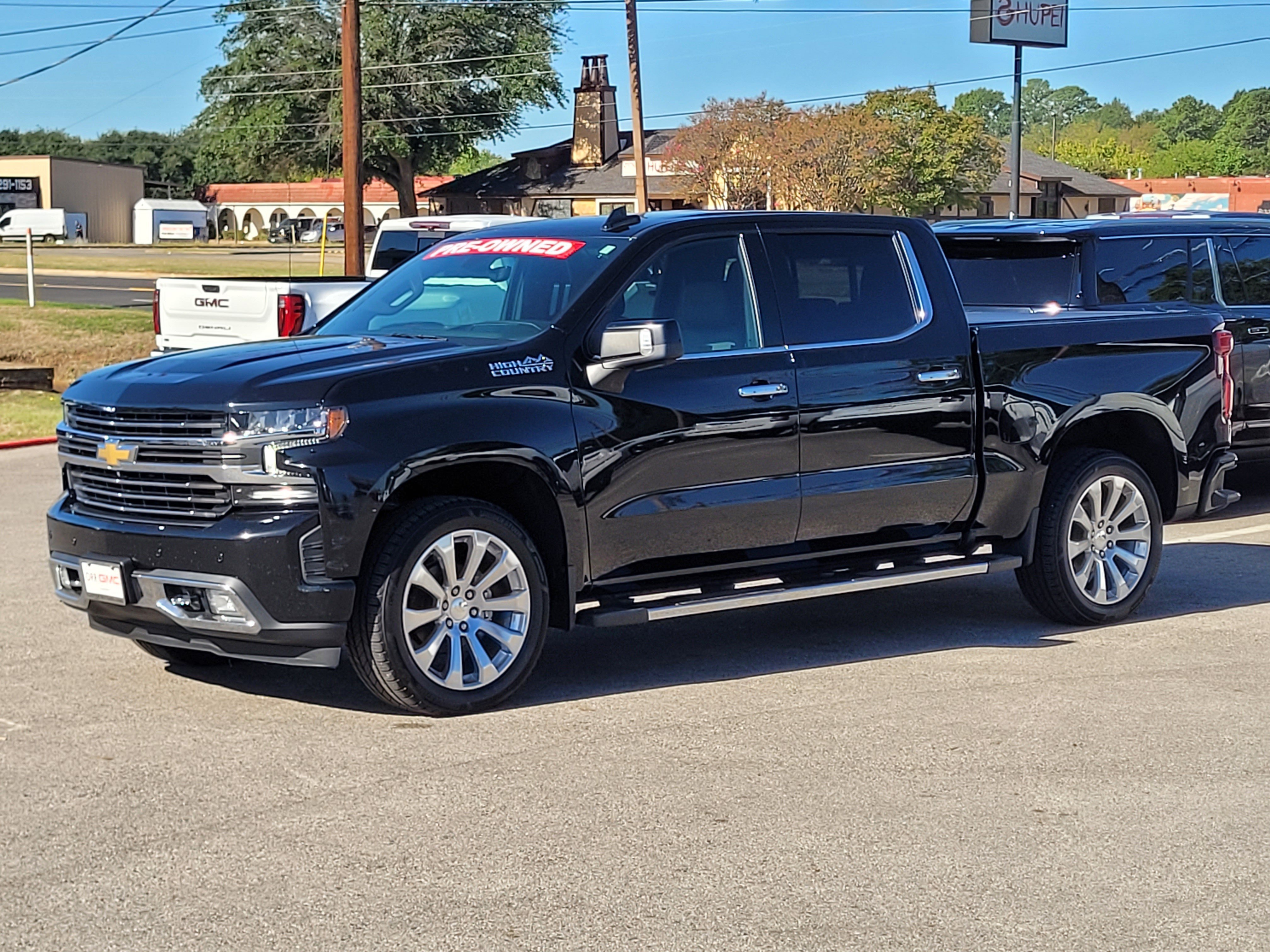 Used 2022 Chevrolet Silverado 1500 High Country w/ Technology Package AWD/4WD image 3