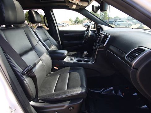 Used 2018 Jeep Grand Cherokee Limited AWD/4WD image 8