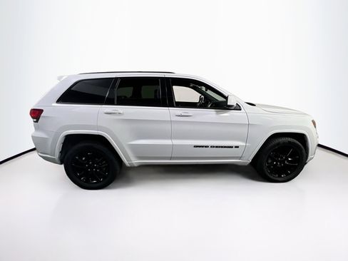 Used 2022 Jeep Grand Cherokee Laredo X image 4