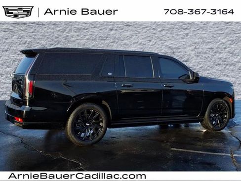 Used 2023 Cadillac Escalade ESV Sport w/ LPO, ONYX Package image 6