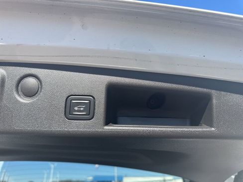 Used 2022 Chevrolet Equinox RS w/ Infotainment Package image 30