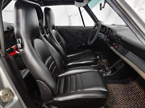 Used 1987 Porsche 911 Carrera RWD image 3