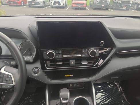 Used 2023 Toyota Highlander XSE FWD image 21