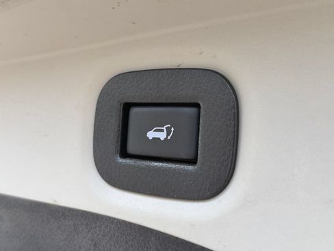 Used 2016 Nissan Rogue SV w/ SV Premium Package AWD/4WD image 17