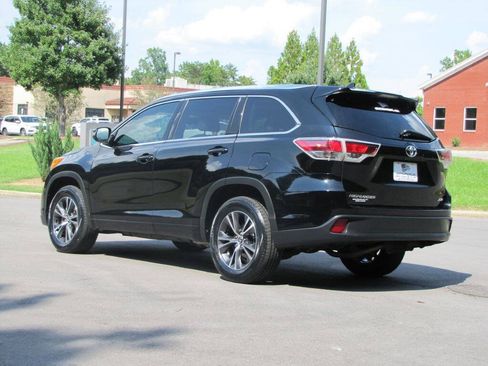 Used 2016 Toyota Highlander XLE FWD image 7
