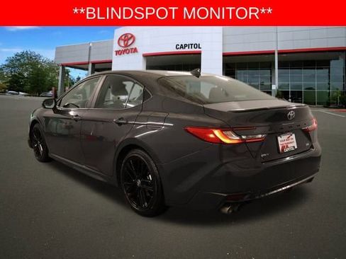 Used 2025 Toyota Camry SE image 6