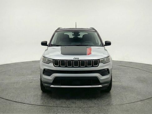 Used 2025 Jeep Compass Trailhawk image 2
