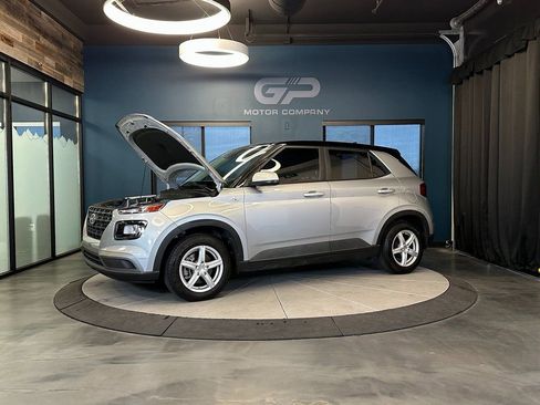 Used 2021 Hyundai Venue SE FWD image 25