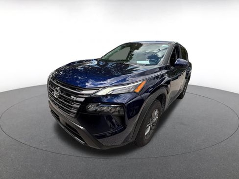 Used 2026 Nissan Rogue SV FWD image 3