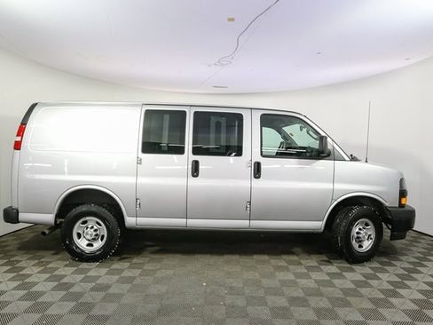 Used 2022 Chevrolet Express 2500 image 12