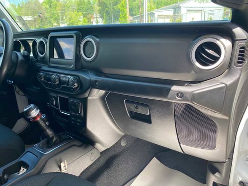Used 2022 Jeep Gladiator Sport w/ Trailer Tow Package AWD/4WD image 25