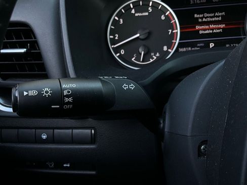 Used 2025 Nissan Rogue SV image 35