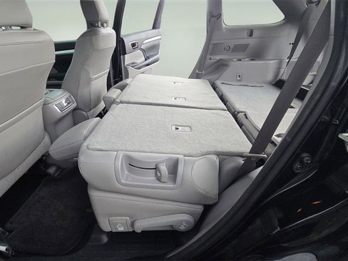 Used 2015 Toyota Highlander Plus image 17