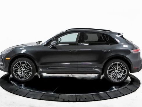 Certified 2025 Porsche Macan image 2