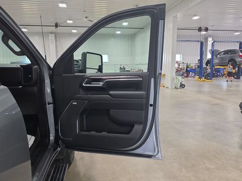 Used 2025 Chevrolet Silverado 3500 LTZ w/ LTZ Plus Package AWD/4WD image 33