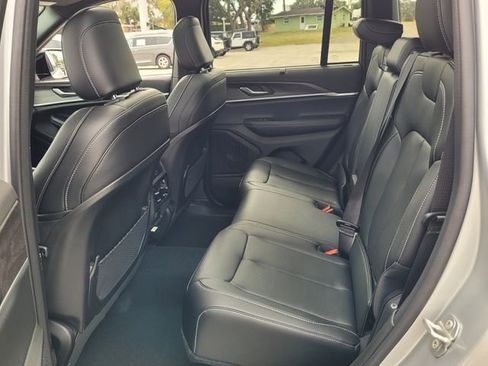 New 2025 Jeep Grand Cherokee Limited w/ Luxury Tech Group II RWD image 11