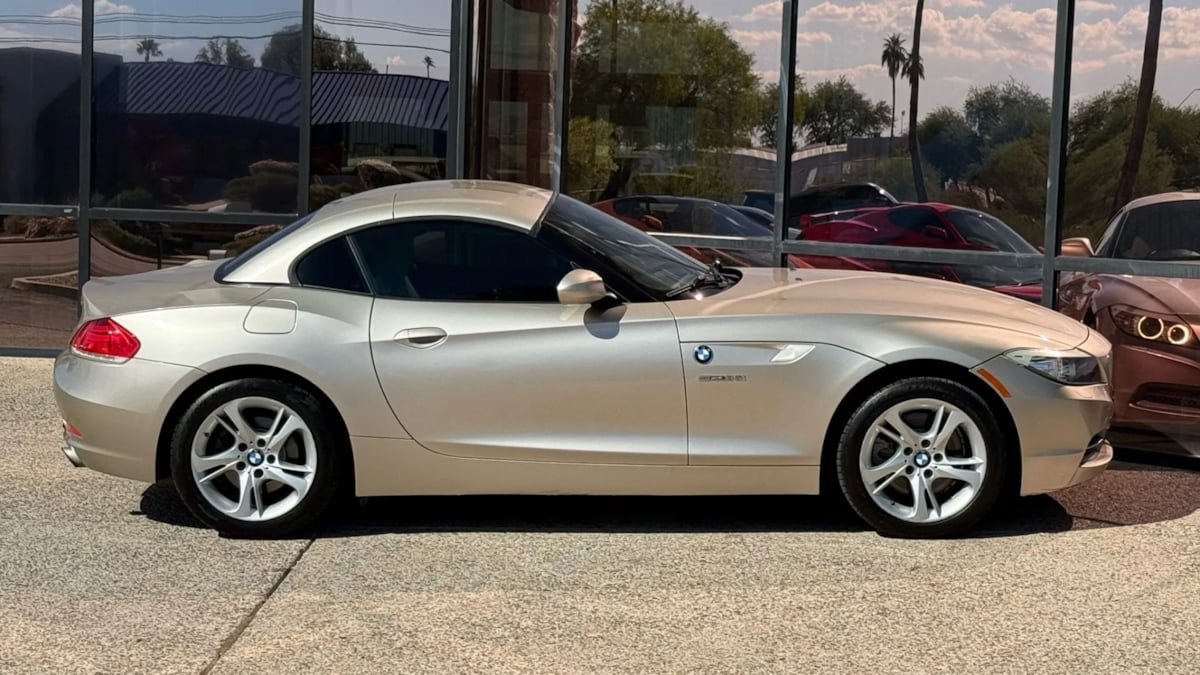 Used 2011 BMW Z4 sDrive35i RWD image 22