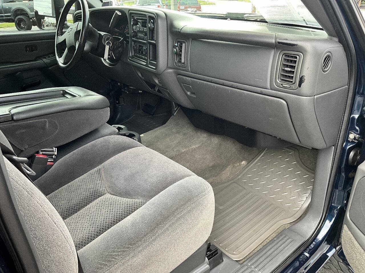 Used 2005 Chevrolet Silverado 2500 LS w/ Heavy-Duty Power Package AWD/4WD image 29