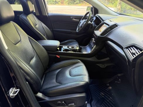 Used 2019 Ford Edge Titanium w/ Equipment Group 301A AWD/4WD image 13