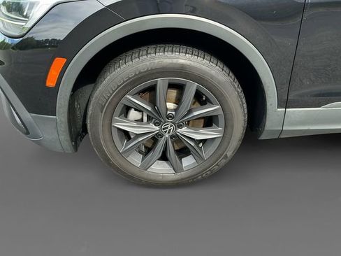 Used 2022 Volkswagen Tiguan SE image 14