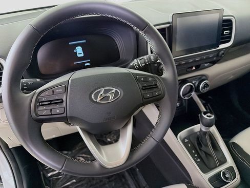 Used 2025 Hyundai Venue SEL FWD image 14
