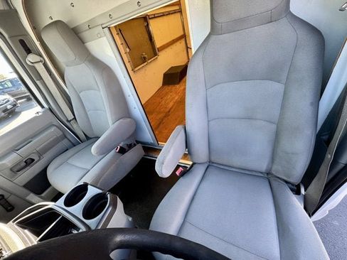 Used 2015 Ford E-350 and Econoline 350 Super Duty image 13