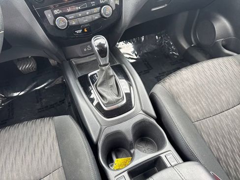 Used 2020 Nissan Rogue SV image 40