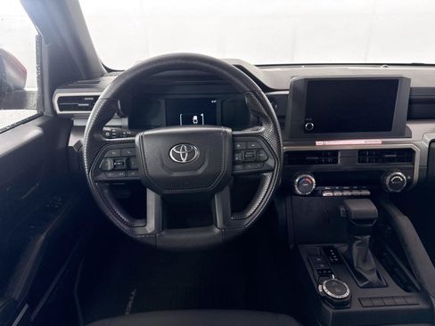 Certified 2025 Toyota Tacoma SR5 AWD/4WD image 31