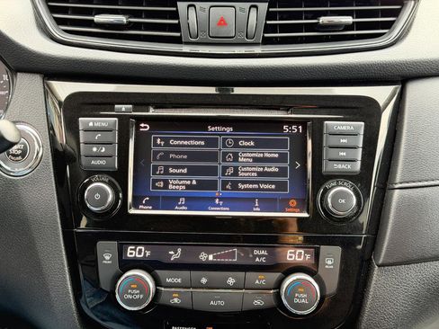 Used 2018 Nissan Rogue SV AWD/4WD image 58