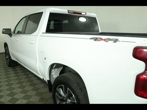 Used 2024 Chevrolet Silverado 1500 LT AWD/4WD image 19