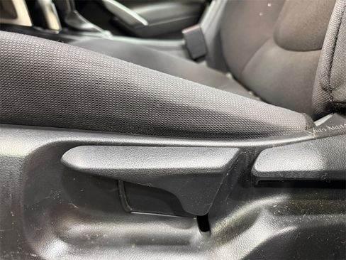 Used 2022 Toyota Corolla Cross LE image 13